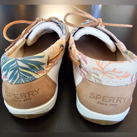 Sperry Women’s boat shoes, size 8 - Picture 7 of 7